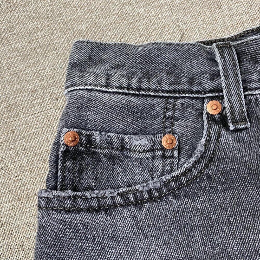 Levi's 501 Premium Denim Jean Shorts Women W27 Black-ish Gray Distressed Chewed - Picture 15 of 16